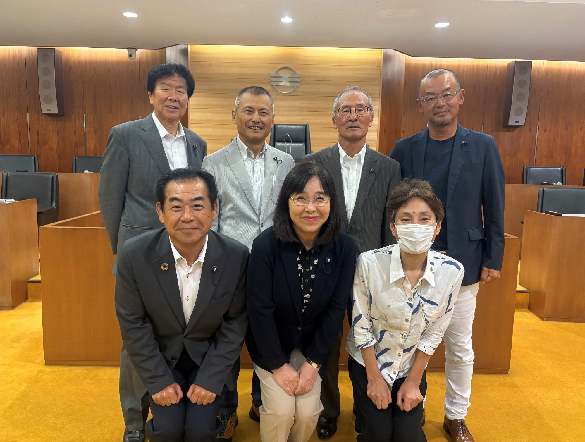 王寺町議会議場にて