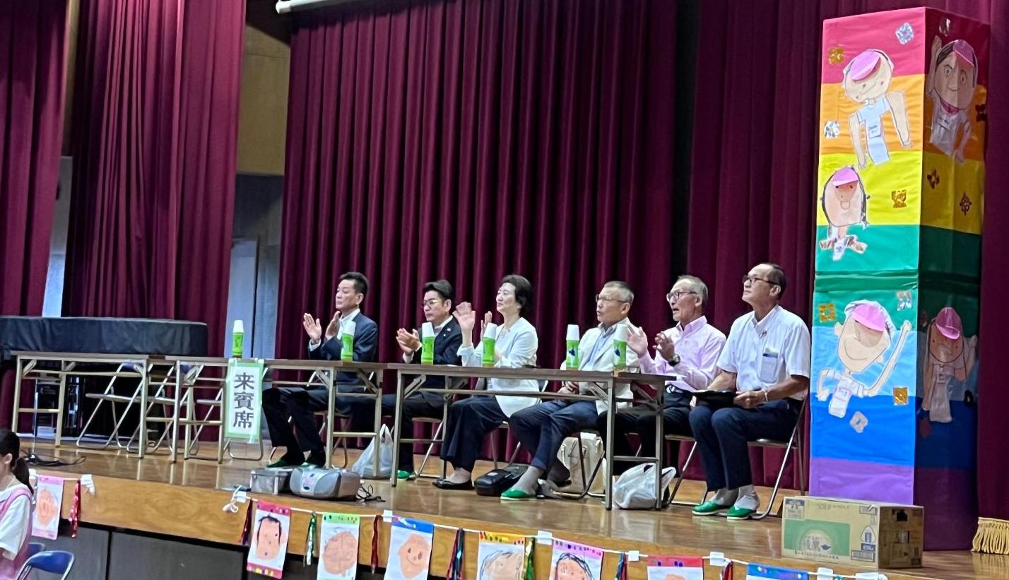 上牧幼稚園運動会に来賓で参加する阪本町長