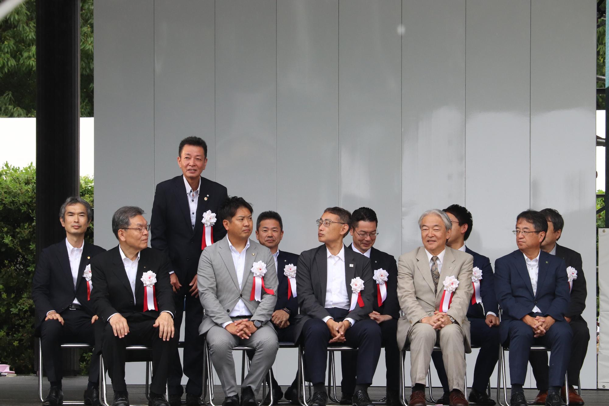 開会セレモニーに出席する阪本町長