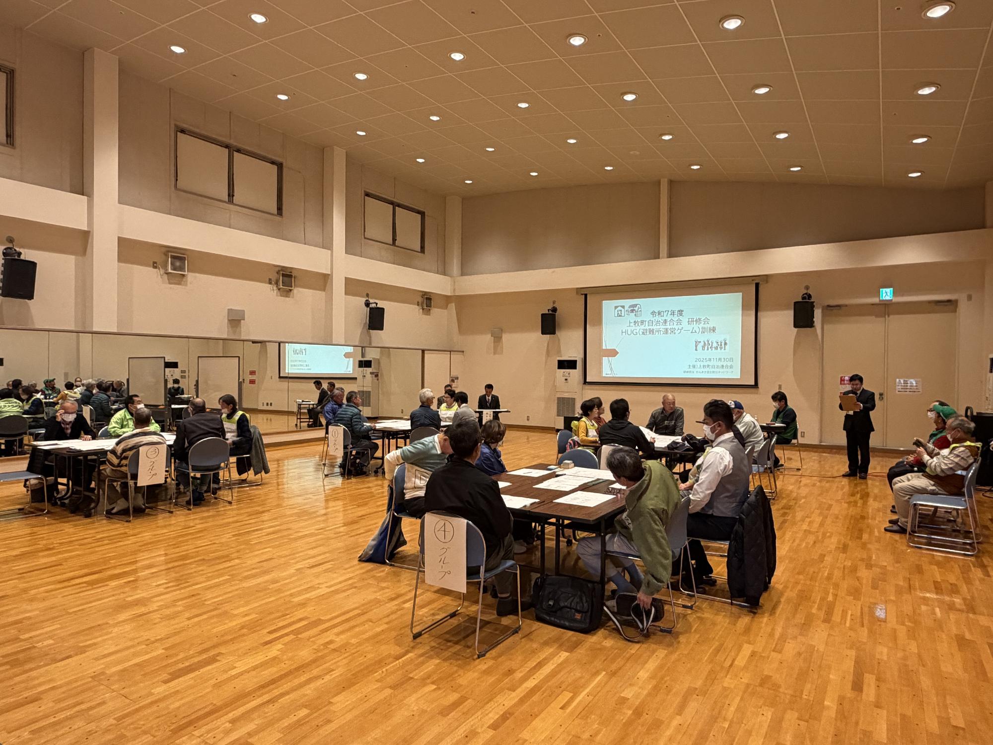 自治連合会研修会で挨拶をする阪本町長