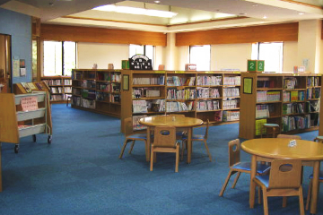 上牧町立図書館の画像